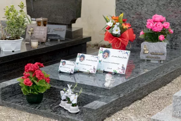 Présentation des différentes tailles de plaques funéraires rectangles