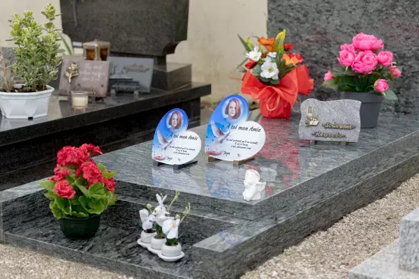 Présentation des différentes tailles de plaques funéraires rectangles