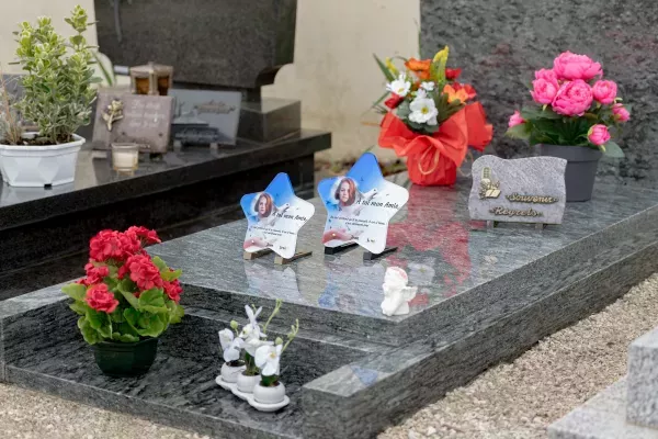 Présentation des différentes tailles de plaques funéraires rectangles