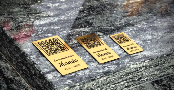 Les différents formats de plaque commémorative avec QR code.