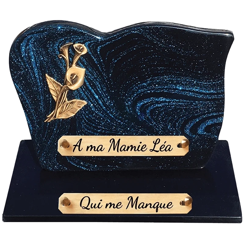 Plaque Funéraire Fleur Arum Bleu Pailleté en Granit Acrylate Plaque Funéraire Fleur Arum Bleu Pailleté en Granit Acrylate